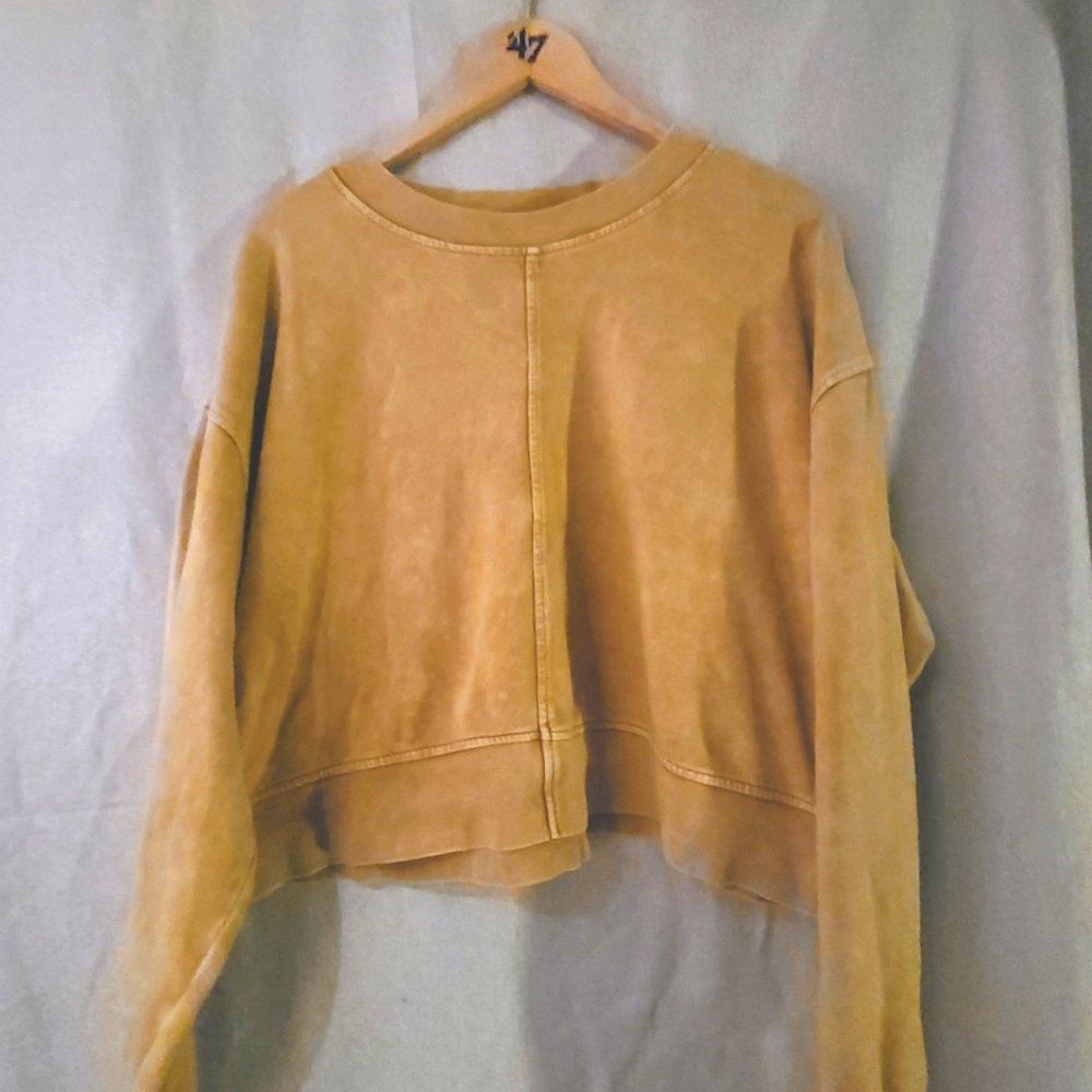 NWOT Cropped Mustard Crewneck Arizona Jean Company
